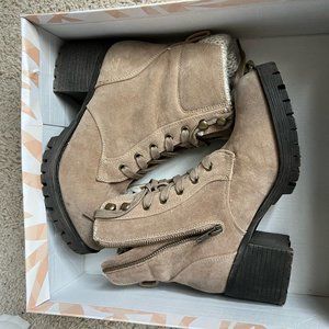 NEW BILLABONG Wild Thing Tan Womens Lug Boot Size 7